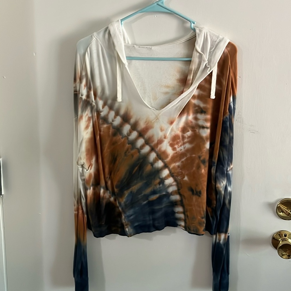 Copped Tie Dye Hooded Top